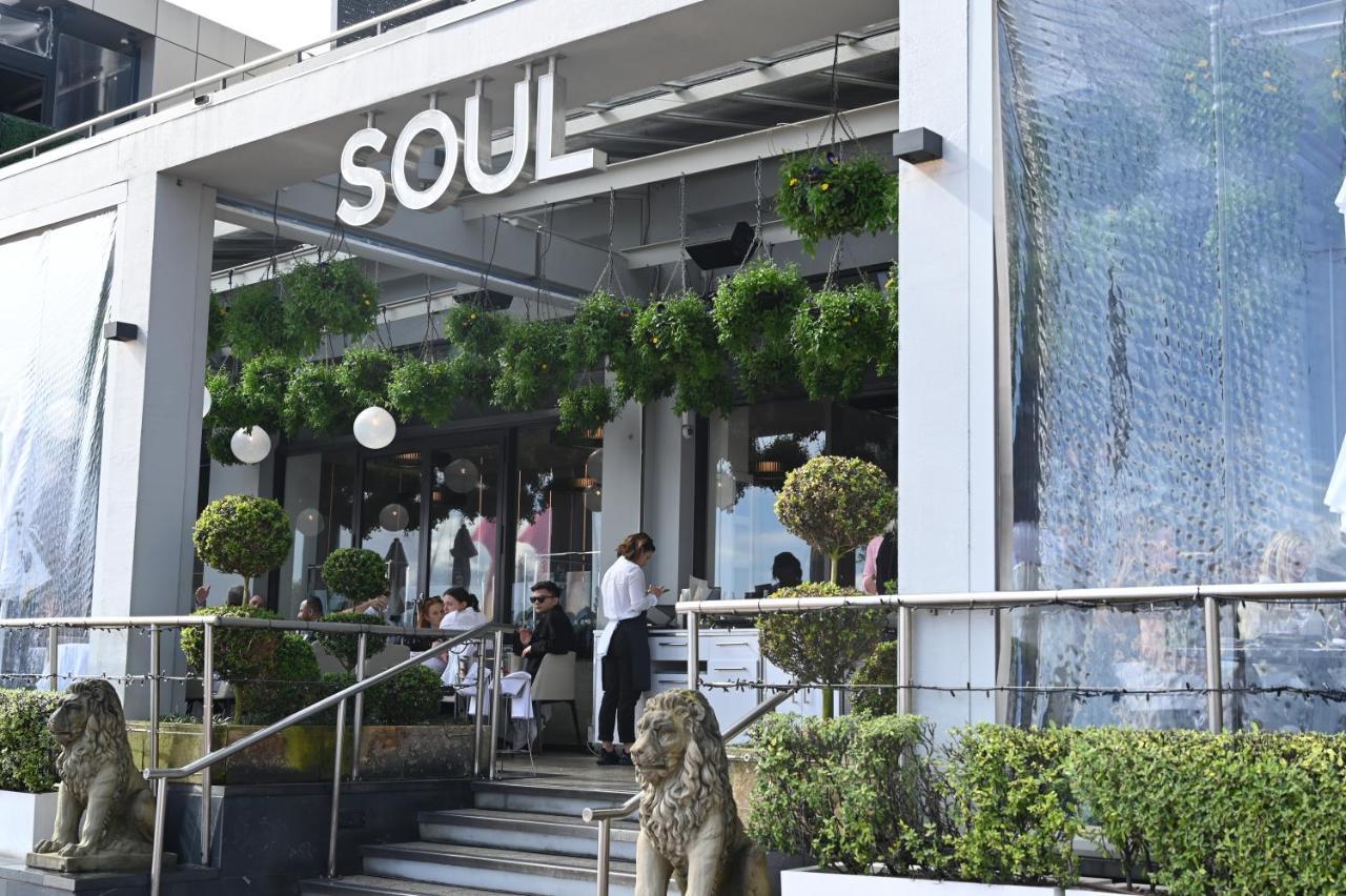 Exquisite Sun Soaked Corner Apartment オークランド エクステリア 写真