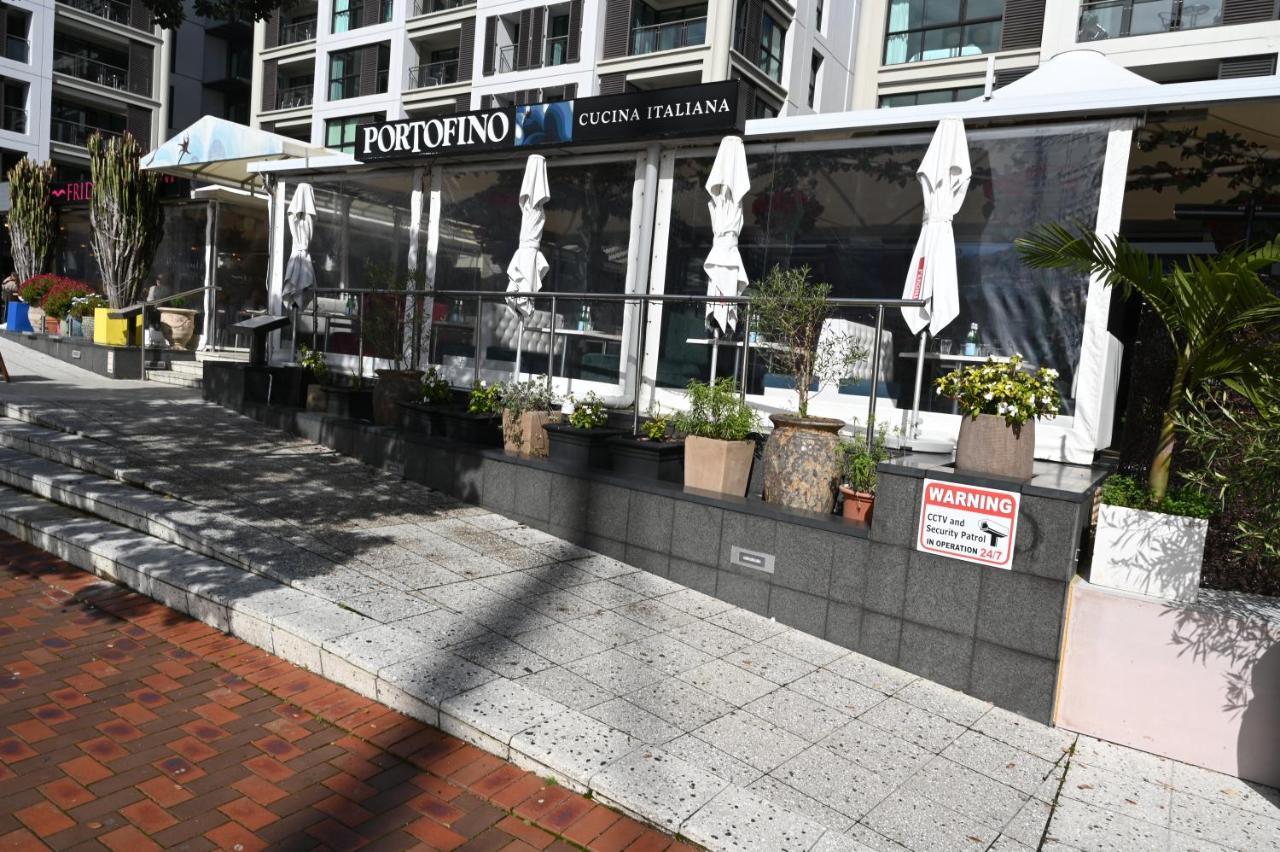 Exquisite Sun Soaked Corner Apartment オークランド エクステリア 写真