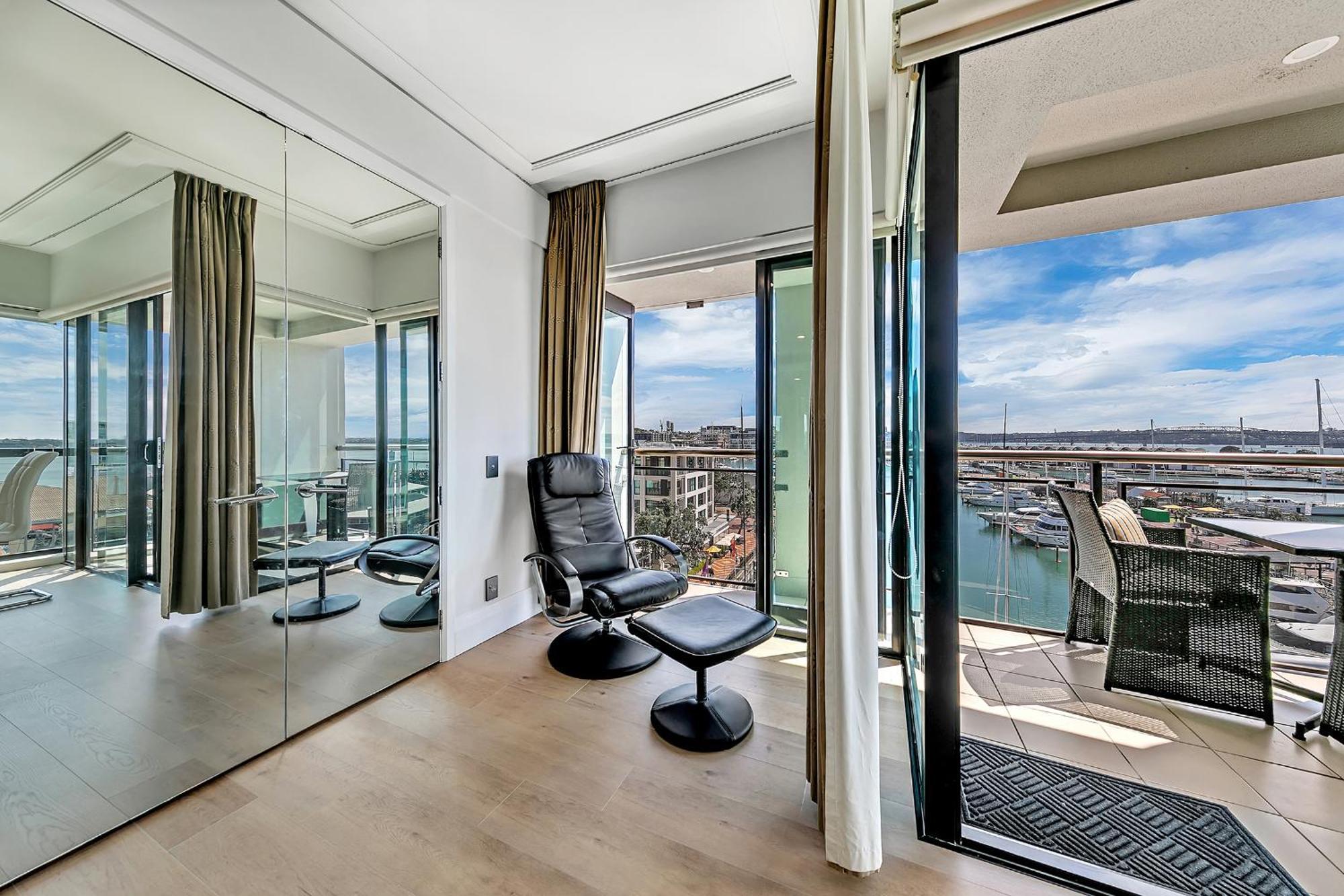 Exquisite Sun Soaked Corner Apartment オークランド エクステリア 写真