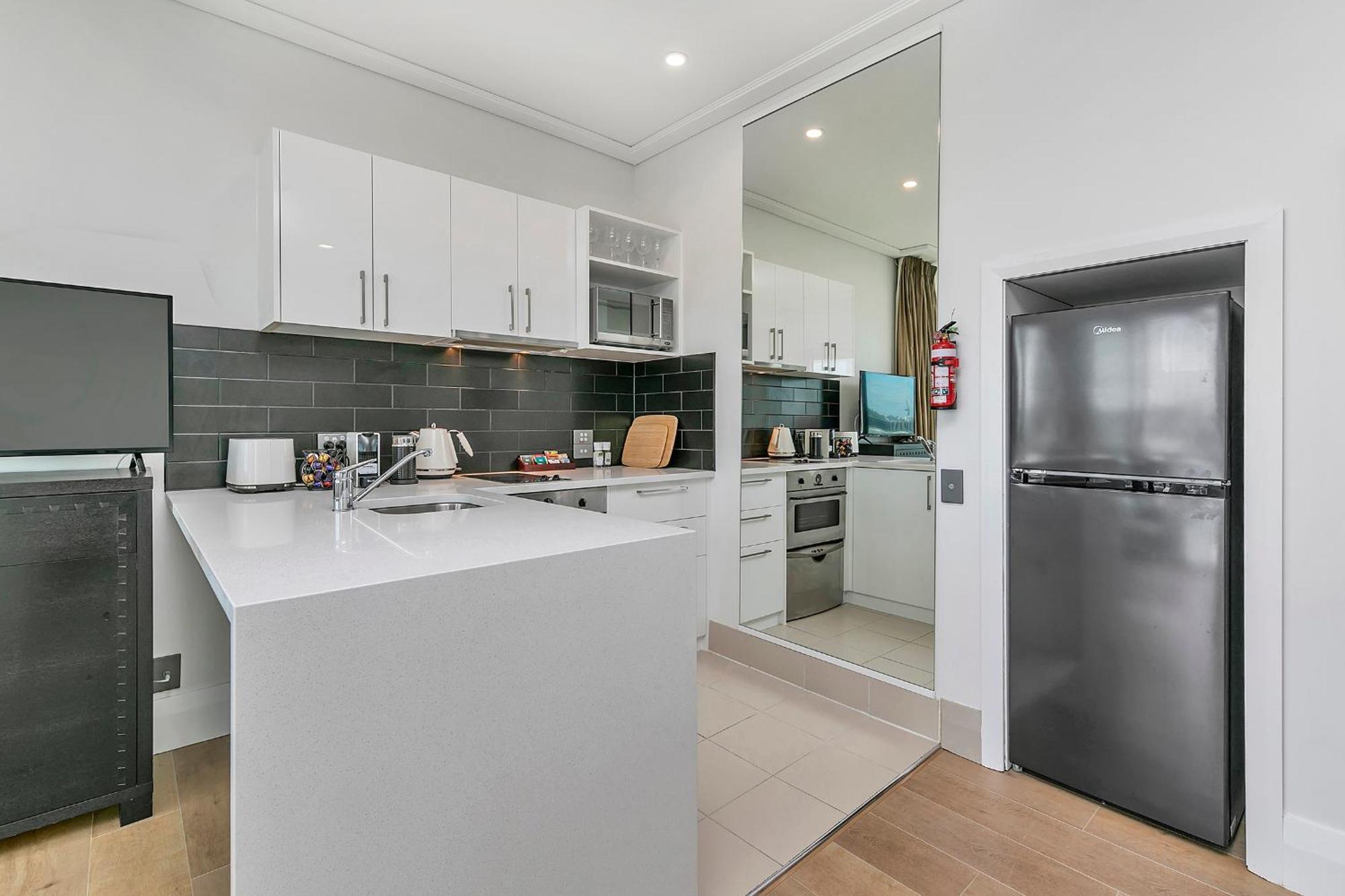Exquisite Sun Soaked Corner Apartment オークランド エクステリア 写真