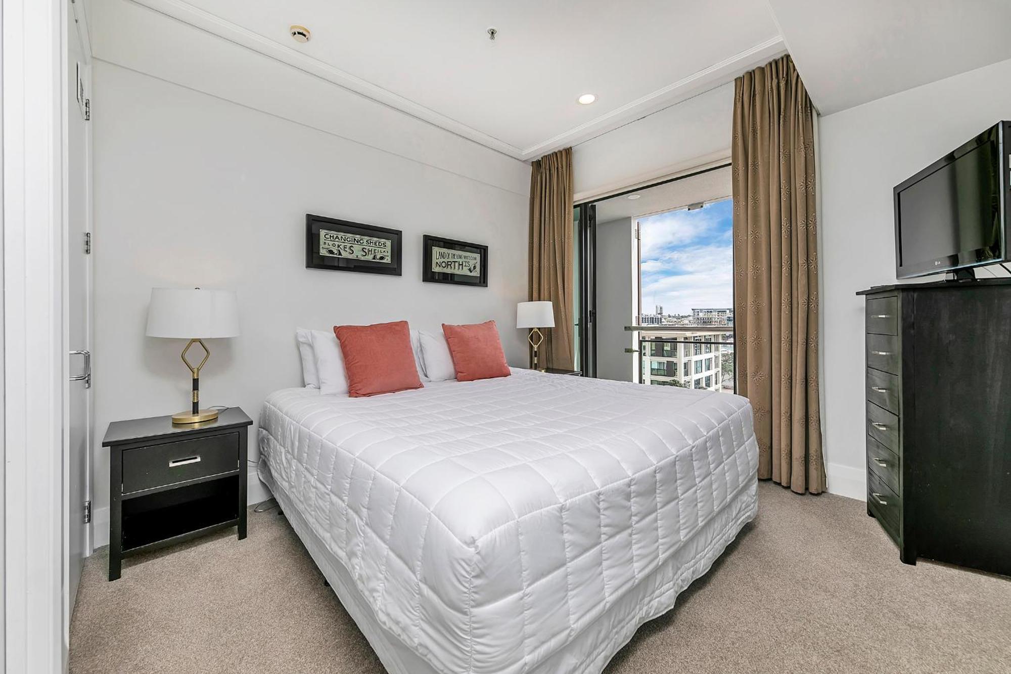 Exquisite Sun Soaked Corner Apartment オークランド エクステリア 写真