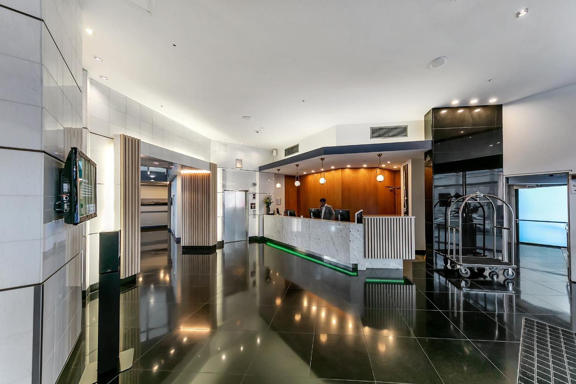 Exquisite Sun Soaked Corner Apartment オークランド エクステリア 写真