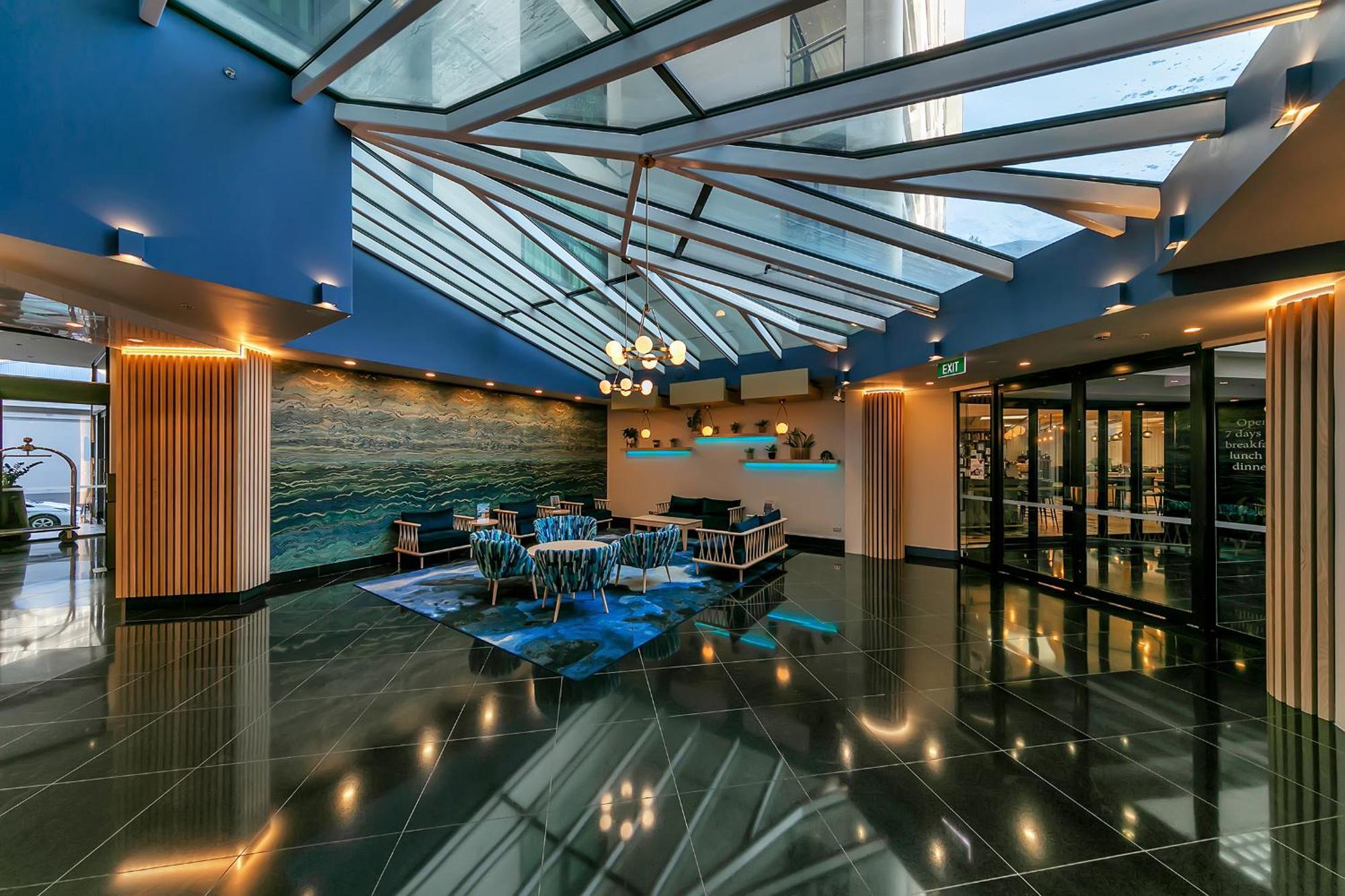 Exquisite Sun Soaked Corner Apartment オークランド エクステリア 写真