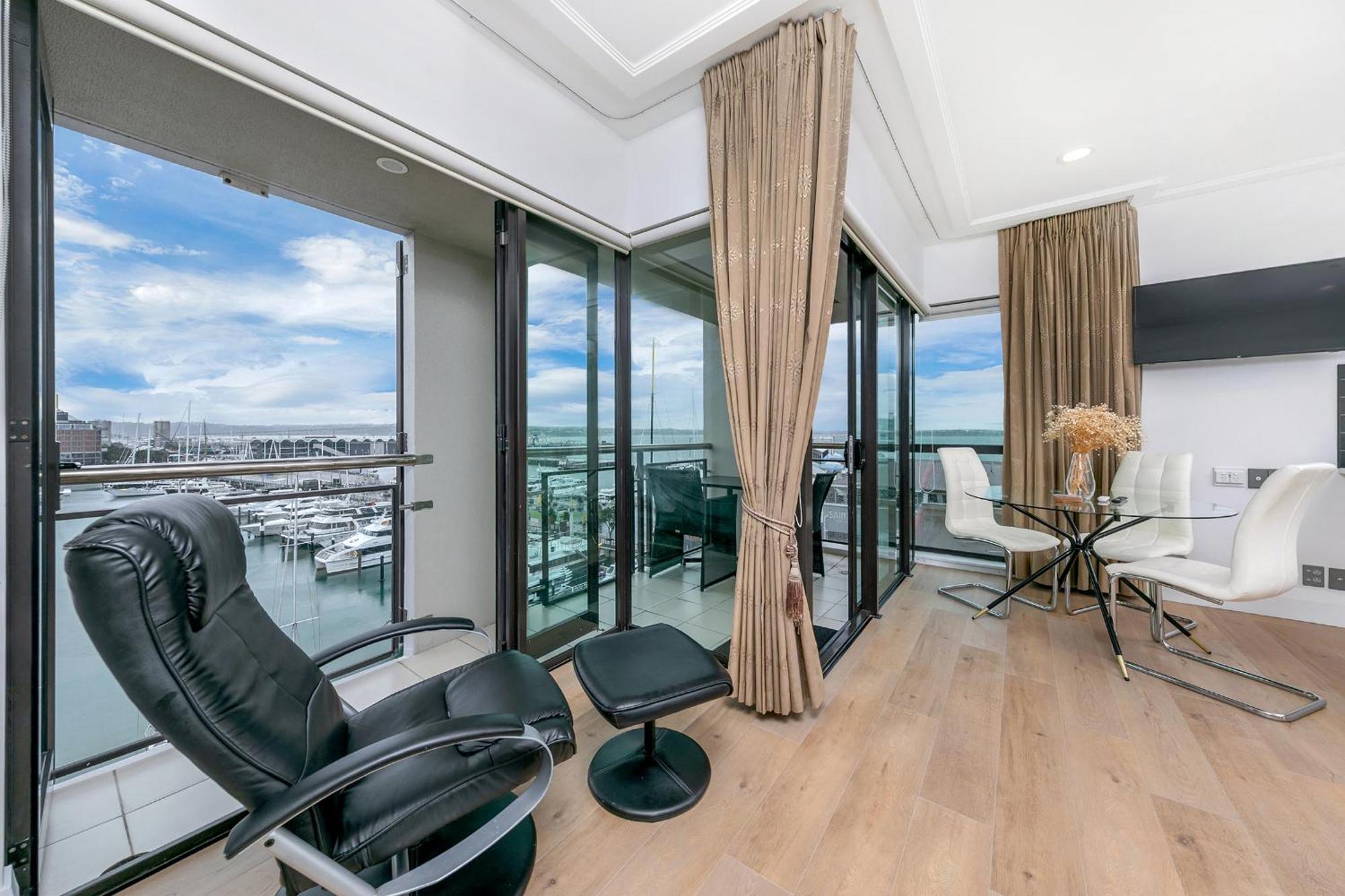 Exquisite Sun Soaked Corner Apartment オークランド エクステリア 写真