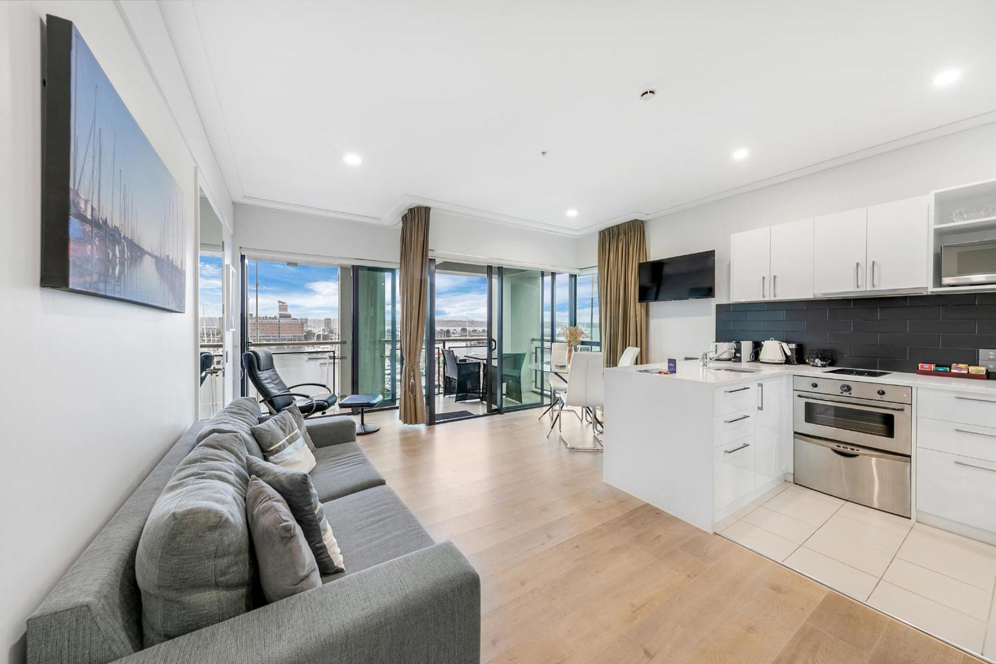 Exquisite Sun Soaked Corner Apartment オークランド エクステリア 写真
